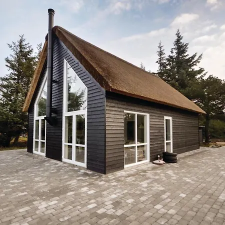 Stunning In Romo With Kitchen *